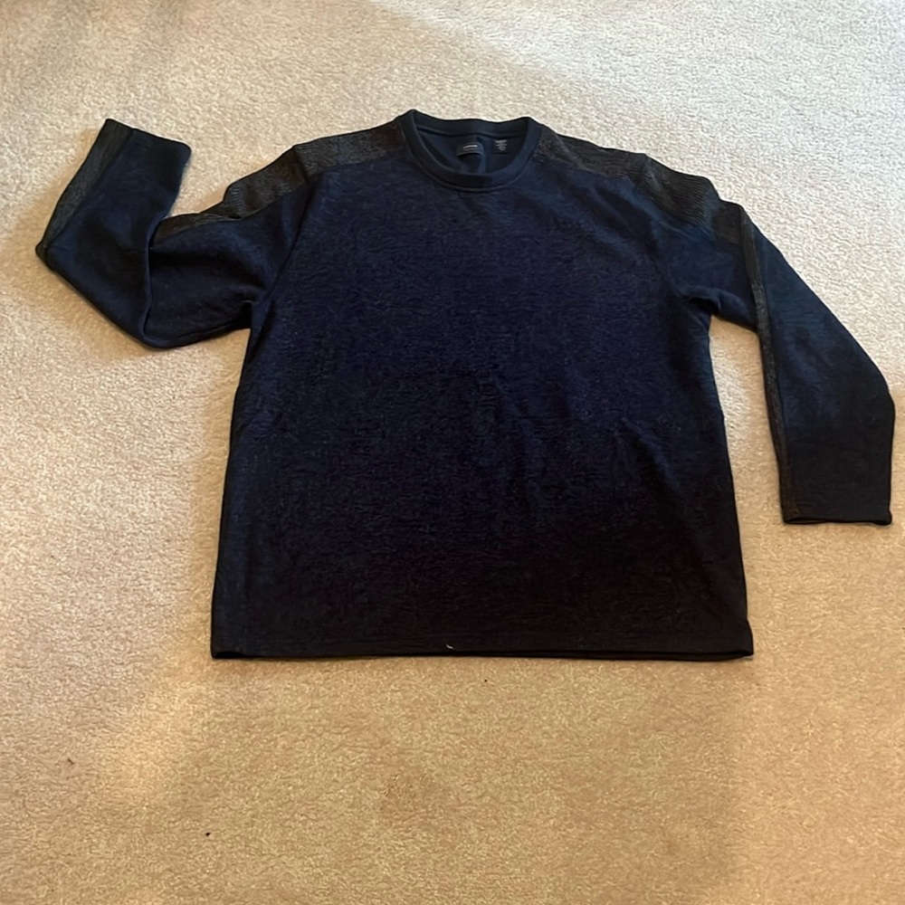 Men’s ARROW crew neck sweater with arm detail.